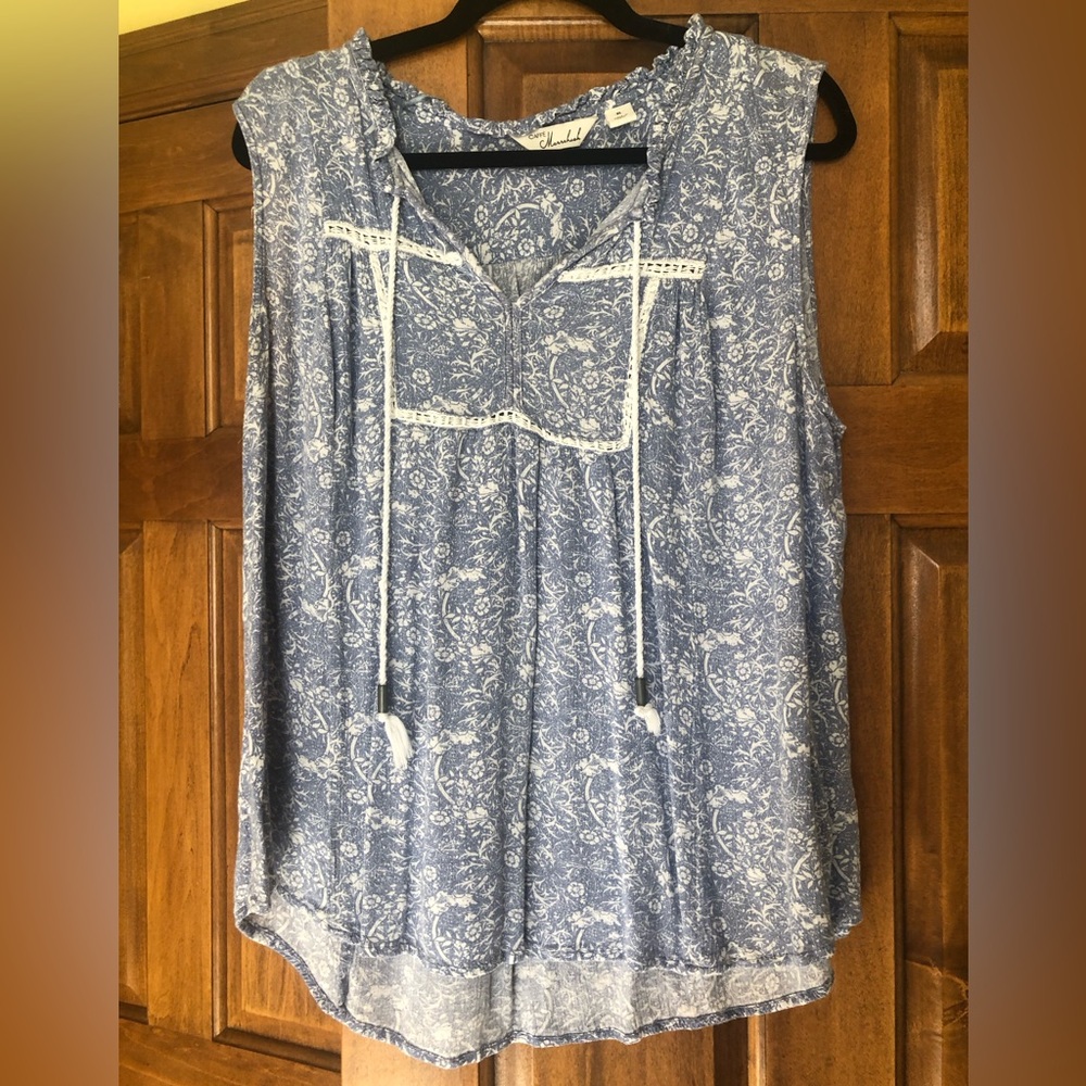 Women’s sleeveless top